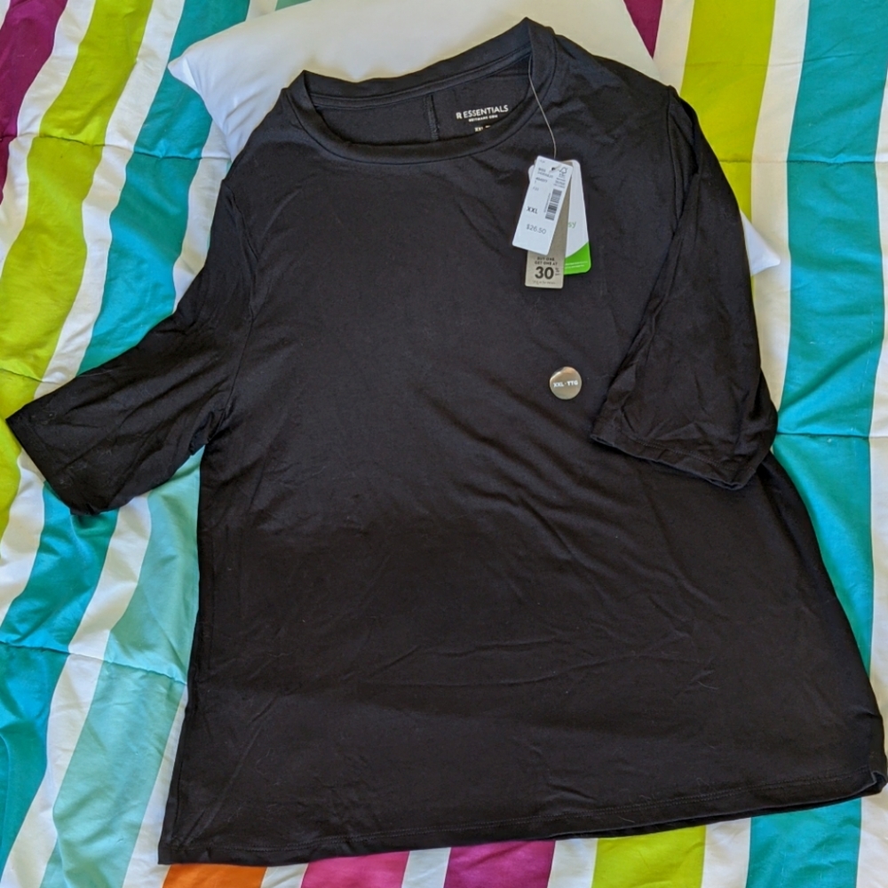 NWT Classy Crew Neck Elbow Sleeve Top in Black
